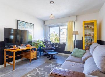Apartamento · 64m² · 2 Quartos · Apartamento 2 quartos com 63m²,  sala, banheiro e cozinha em excelente reforma e iluminação.