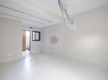 Casa · 167m² · 3 Quartos · 2 Vagas · Residência em condomínio fechado com três dormitór