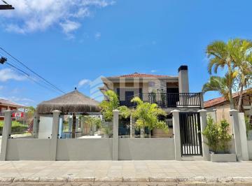 Casa · 226m² · 5 Quartos · 3 Vagas · Sobrado com 05 suítes e 3 vagas de garagem Balneár