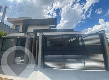 Casa · 157m² · 3 Quartos · 2 Vagas · Casa à venda no bairro Pinheirinho