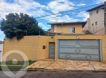 Casa · 280m² · 4 Quartos · 4 Vagas · Casa à venda no bairro Jardim Chapadão