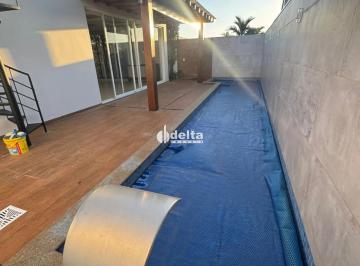 Casa · 360m² · 4 Quartos · 4 Vagas · Casa residencial em condomínio com 4 suítes disponível para locação no bairro Shopping Park em Uberl