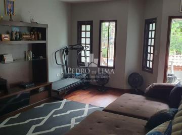 Casa · 200m² · 5 Quartos · 5 Vagas · Sobrado Frontal com vista para uma praça na Vila Matilde com 4 suítes.