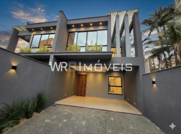 Casa · 208m² · 4 Quartos · 2 Vagas · Residencial Alvarenga - Casa Geminada em América, Joinville/SC