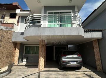 Casa · 250m² · 4 Quartos · 1 Vaga · Casa Alto Padrão em Pontinha, Araruama/RJ