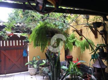 8a8b3d80499d434ce0810324ed618966623e24d2 · Casa ampla, com 5 quartos, bem localizada