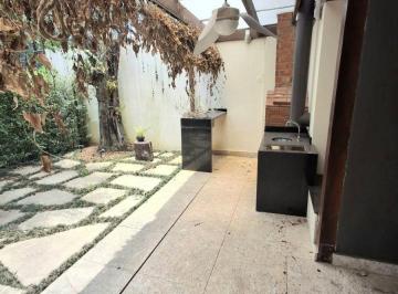 Casa de 3 quartos, Santana de Parnaíba · Casa com 180 m² e 3 quartos à venda em Alphaville