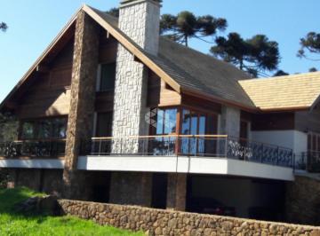 Casa · 445m² · 4 Quartos · 3 Vagas · Casa 4 suítes, 444,76m² privativos, no condomínio de alto padrão de Gramado