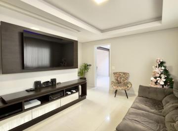 Casa · 245m² · 4 Quartos · 6 Vagas · Casa térrea à venda em Curitiba no bairro Cajuru!