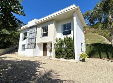 Casa · 250m² · 3 Quartos · 2 Vagas · Seu novo lar no Bairro São Pedro – Guabiruba!