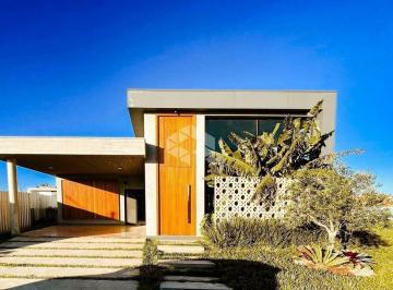 Casa · 222m² · 4 Quartos · 2 Vagas · Casa de alto padrão em Condomínio Fechado em Passo de Torres/SC
