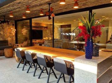 Casa · 320m² · 5 Quartos · 2 Vagas · Casa de Condomínio fechado em camburi 4 suítes pé na areia!