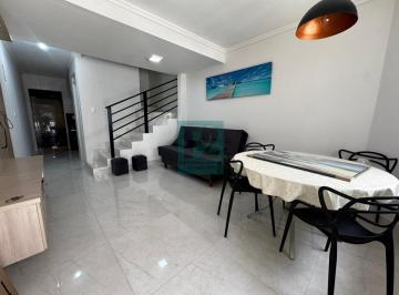 Casa · 62m² · 2 Quartos · 2 Vagas · Sobrado Espaçoso e Bem Localizado a 300m da Praia De Bombas - Bombinhas/SC