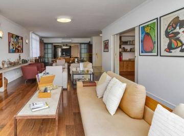 Apartamento · 270m² · 3 Quartos · 2 Vagas · Apartamento reformado com 3 dormitórios sendo 2 suítes e 2 vagas.