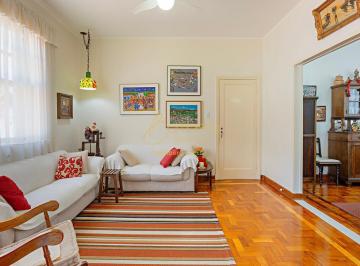 Casa · 289m² · 3 Quartos · 3 Vagas · Numa charmosa vila residencial, próxima à Hípica, a casa aconchegante e segura