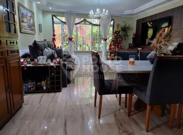 Casa · 180m² · 3 Quartos · 2 Vagas · Sobrado reformado de 180m², 3 dormitórios, suíte e 2 vagas em Mirandópolis
