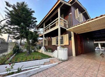 Casa · 256m² · 6 Quartos · 2 Vagas · Casa no bairro Medianeira em Santa Maria.