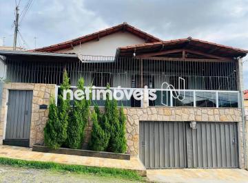 Casa · 223m² · 5 Quartos · 2 Vagas · Benefícios: Excelente localização do bairro, próximo a toda infraestrutura de comércio.