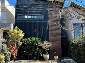 Casa · 156m² · 2 Quartos · 2 Vagas · Excelente sobrado à venda no Condomínio Pq. das Figueiras