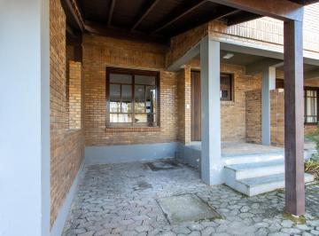 Casa de 3 quartos, Porto Alegre · Casa 3 dormitórios, sendo 1 suíte, 2 vagas de garragem - bairro Ipanema
