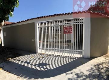 Casa · 200m² · 3 Quartos · 4 Vagas · 3 dormitórios, 1 suíte !