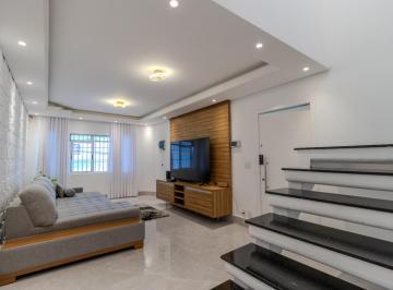 ea3bced8-29cc-4ed4-815c-d9499ba1b422 · Imperdível casa para venda em Centro com 4 quartos, sendo 3 suítes, 210m²