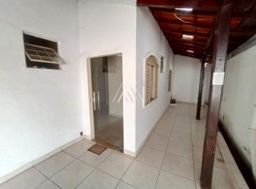 Casa em excelente localização á venda em Igarapé-MG! · Casa à venda, 5 quartos, 1 suíte, Centro - Igarapé/MG