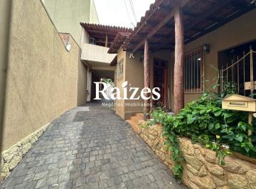 Casa · 282m² · 3 Quartos · 6 Vagas · Casa sobrado para uso misto no centro da cidade - Região nobre