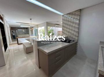 Casa · 220m² · 3 Quartos · 3 Vagas · Casa em condomínio fechado com 3 suítes no Granja Marileusa