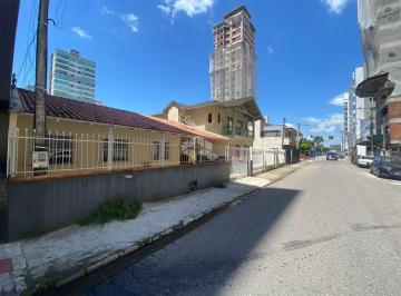 Casa · 153m² · 3 Quartos · 1 Vaga · Casa bem localizada em Itapema com 3 dormitórios sendo 1 suíte e 1 vaga de garagem