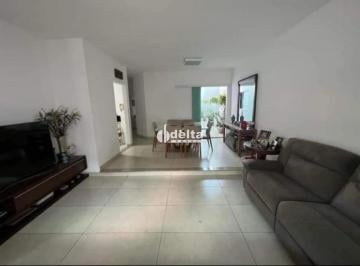 Casa · 250m² · 3 Quartos · 2 Vagas · Casa residencial com 3 quartos sendo 1 suíte disponível para venda no bairro Cidade Jardim em Uberlâ
