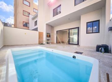 Casa · 113m² · 3 Quartos · 2 Vagas · Sobrado 180m da Praia, 3 dormitórios com Piscina em Itajuba