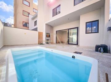 Casa · 113m² · 3 Quartos · 2 Vagas · Sobrado 180m da Praia, 3 dormitórios com Piscina em Itajuba