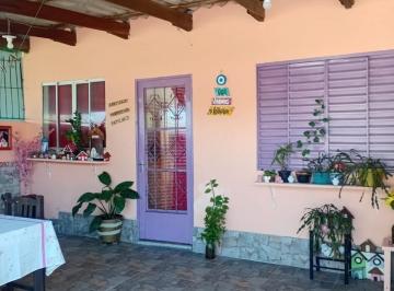 Casa · 60m² · 2 Quartos · 1 Vaga · Casa de alvenaria, 2 dormitórios com vaga de garagem, rua tranquila em Alvorada