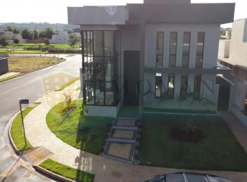 Casa · 210m² · 3 Quartos · 4 Vagas · Casa Sobrado em Condomínio, sendo 3 quartos suítes