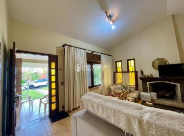 Casa · 200m² · 4 Quartos · 3 Vagas · Linda Casa de Esquina, no Centro de Xangri-lá