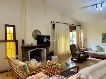 Casa · 200m² · 4 Quartos · 3 Vagas · Linda Casa de Esquina, no Centro de Xangri-lá