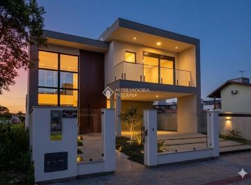 Casa · 275m² · 4 Quartos · 2 Vagas · Casa Alto Padrão com 4 Quartos, 3 Suítes, Piscina e Área Gourmet na Pedra Branca