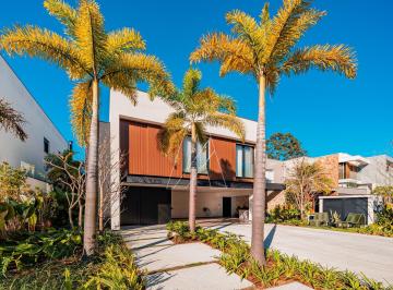 Casa · 415m² · 4 Quartos · 4 Vagas · Casa mobiliada e decorada para venda em Alphaville - Condomínio Vila Solaia!!!