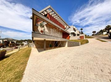 Casa · 597m² · 4 Quartos · 8 Vagas · Casa nova para venda localizada no condomínio Tamboré 11
