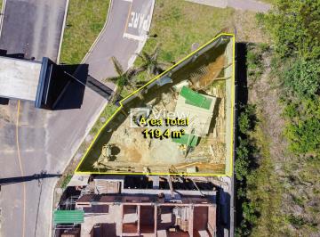 Terreno · 119m² · Com 119m² de área útil, oferece o espaço ideal par