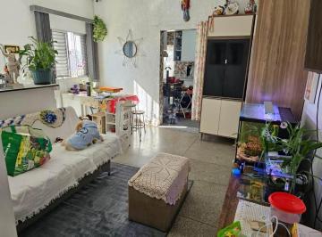 Casa · 240m² · 3 Quartos · 5 Vagas · Sobrado com Salão Comercial - Centro da Ponte Rasa com 2 andares e varanda