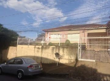 Casa · 203m² · 4 Quartos · Casa com quatro quartos e quatro vagas na garagem no Bairro Santo Antônio., Barbacena, MG.