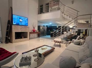 Casa · 181m² · 4 Quartos · 2 Vagas · Condominio Las Palmas
