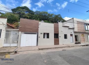 Casa · 6 Quartos · 2 Vagas · Excelente casa em bairro Central com 06 quartos.