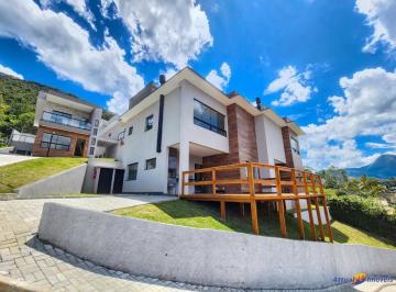 Foto 01 · Casa Duplex à Venda no Condomínio Golf, Teresópolis-RJ: 3 Quartos, 1 Suíte, 115,80m² - Local Tranqui