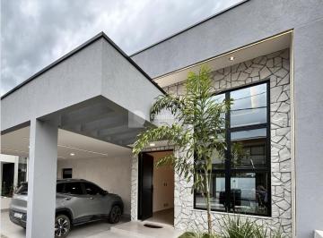 Casa · 170m² · 3 Quartos · 2 Vagas · Luxo e Sustentabilidade: Casa Térrea de Alto Padrão com Energia Fotovoltaica, Automação e Gourmet In