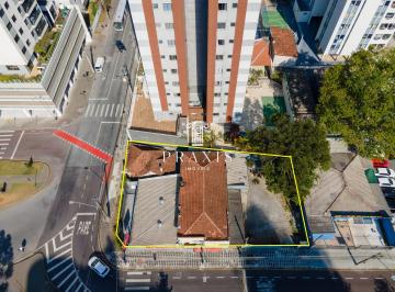 Terreno · 594m² ·   Terreno no bairro Cabral, 594m², excelente l