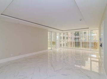 Apartamento · 302m² · 4 Quartos · 3 Vagas · Apartamento Diferenciado à venda no Centro em Balneário Camboriú.