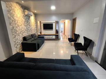 Casa · 130m² · 5 Quartos · Casa no Recanto das Emas Reformada e Moderna com Galpão Profissional de 33m 